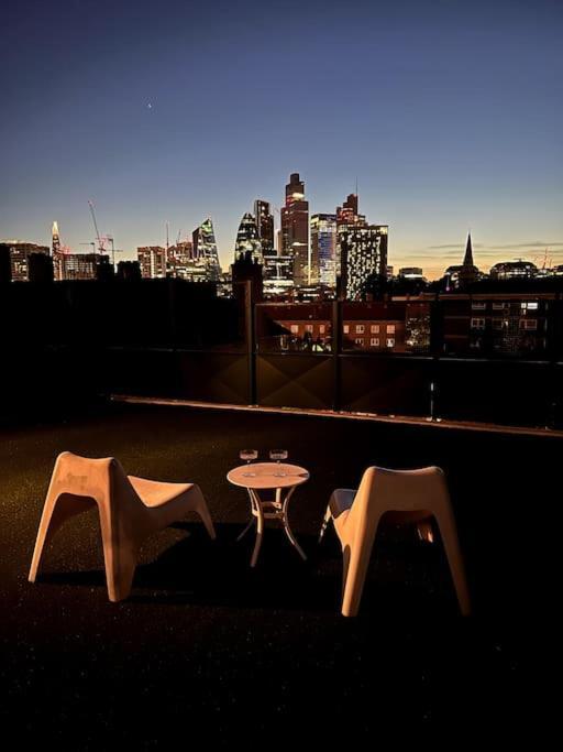 Luxury Artistic 2 Bedroom W/Balcony-Great Location Central London Exterior photo
