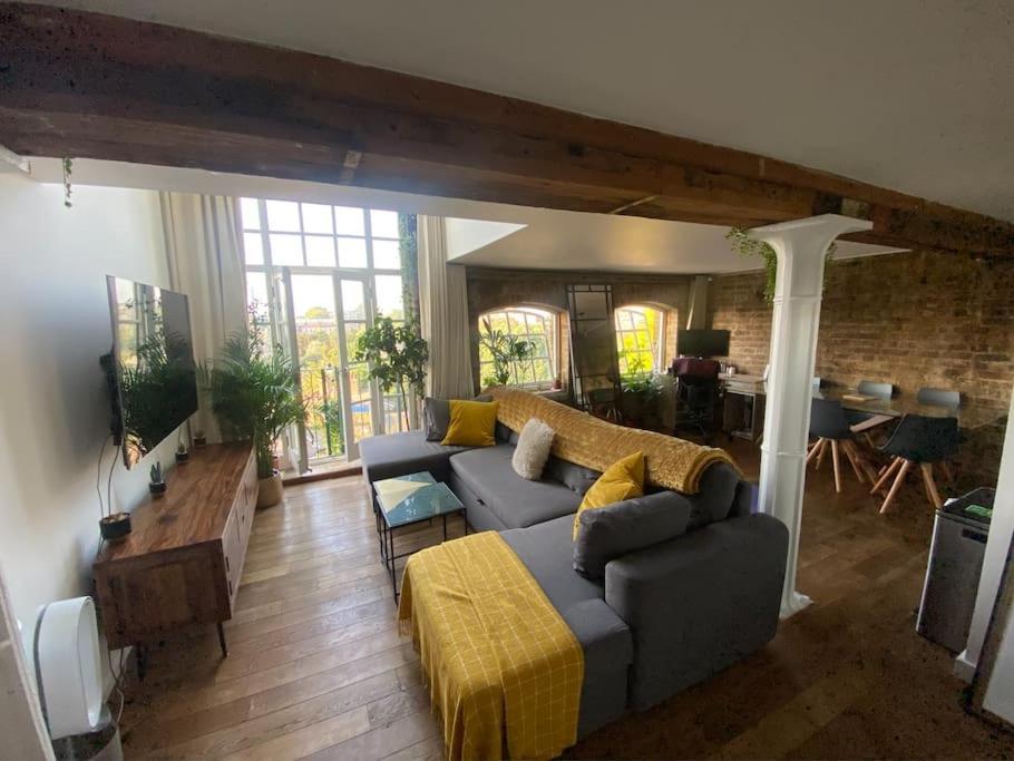 Luxury Artistic 2 Bedroom W/Balcony-Great Location Central London Exterior photo