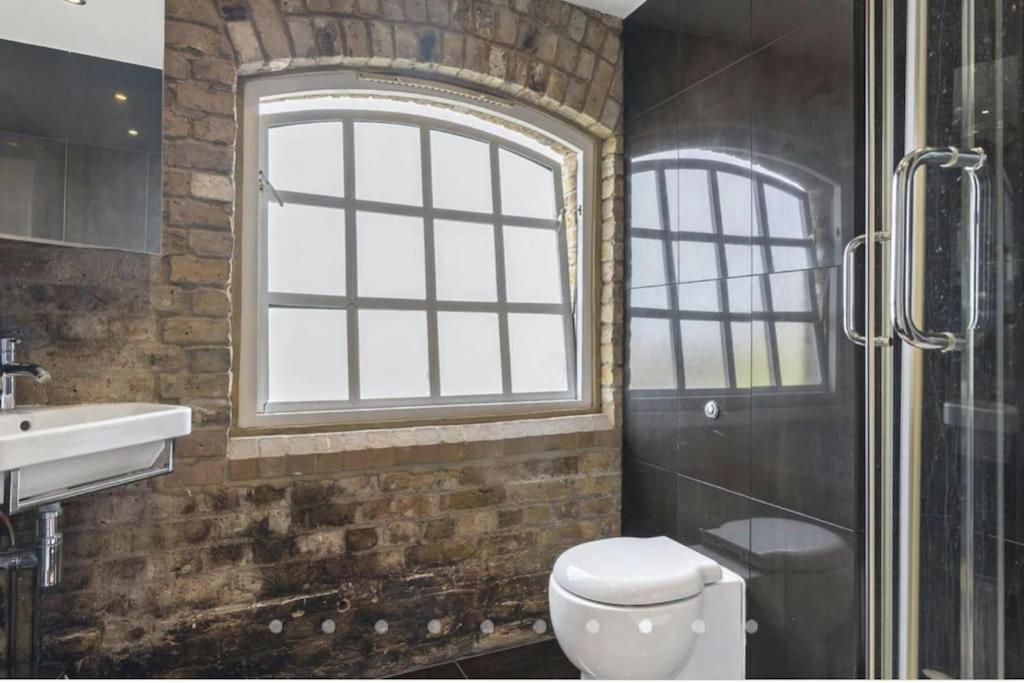 Luxury Artistic 2 Bedroom W/Balcony-Great Location Central London Exterior photo